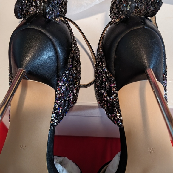 Catwalk Connection Angel Heels - Picture 3 of 3